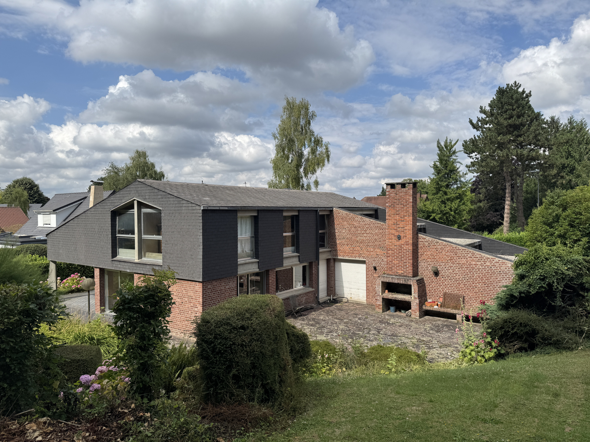 VIMY PAVILLON D'ARCHITECTE 1971 270 M2 TERRAIN 2742 M2 HABITATION ET BUREAU PROFESSION LIBERALE PARKING 5 VL G