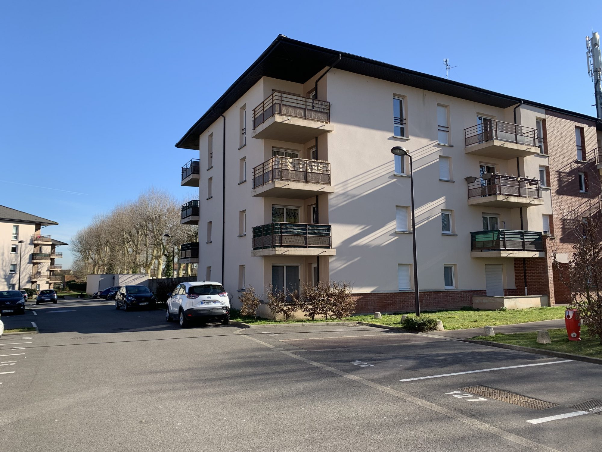 NOEUX LES MINES Appartement T3 en RDC + terrasse + 2 places de parking