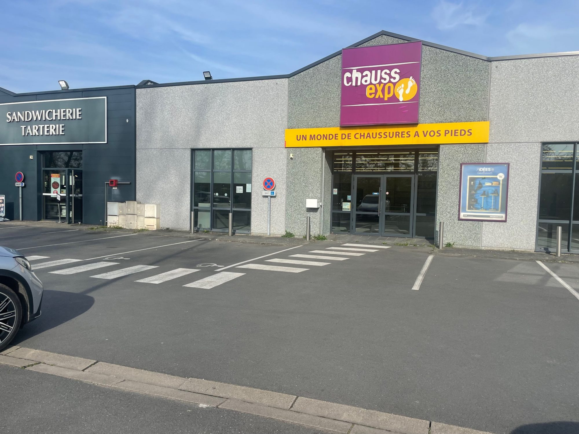 Local 500 m2 sur axe passant